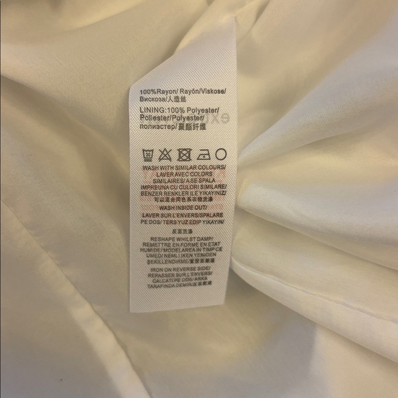 Extro&Vert Ada Flutter-Sleeve Broderie
Midi Dress - Picture 12 of 13